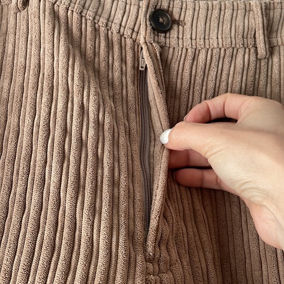 Elie Tahari Cropped Corduroy Wide Leg Pants - Picture 7 of 12